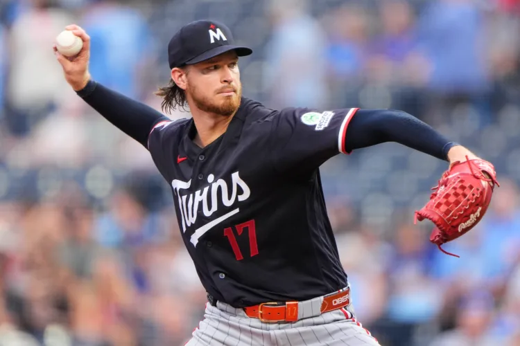 Lee lifts Twins to 4-3 win over Royals